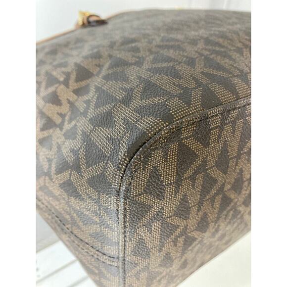 MICHAEL KORS, XL SIGNATURE GOLD ANIMAL SHOULDER TOTE BAG - Picture 15 of 16